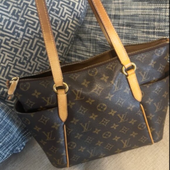 Genuine Louis Vuitton Totally Monogram PM Brown Shoulder Bag in great pre-loved - Picture 1 of 12